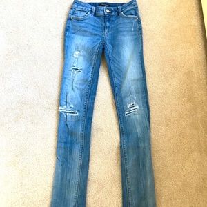 WHBM Slim Distressed Jeans 00R